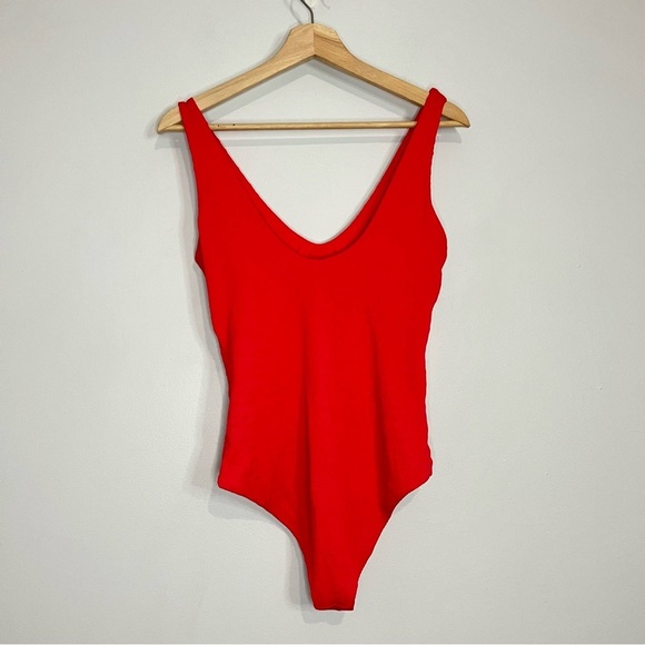Faherty rimini Red One Piece Swimsuit Classic Design size medium - Picture 5 of 6